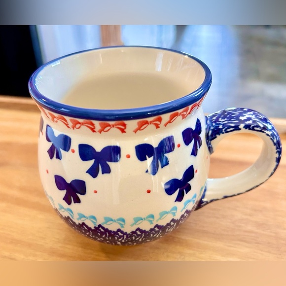 Polish Pottery Bubble Mug 
Blue Bows 18 Oz. 
From Zaklady Boleslawiec Poland - Picture 3 of 8